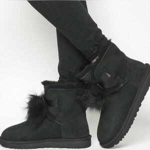 Women's UGG Black Fur-Lined Pom Pom Boots! Size 8!